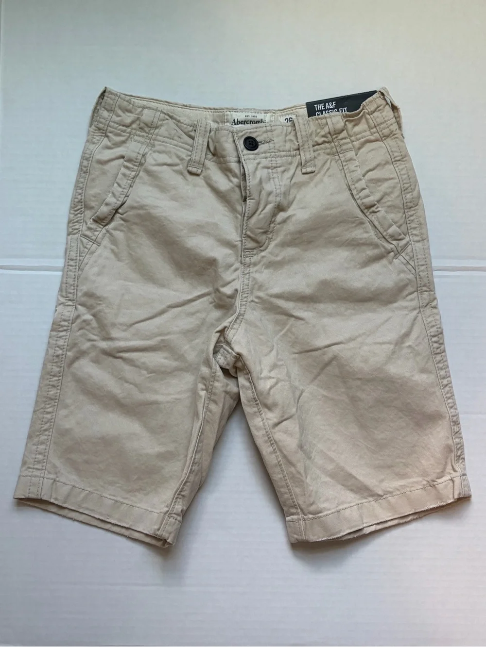 NWT Abercrombie & Fitch Classic Fit At The Knee Shorts